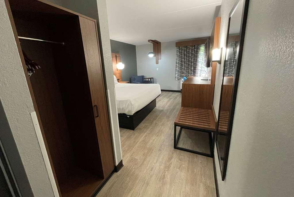 La Quinta Inn & Suites By Wyndham Fayetteville I-95 Room photo